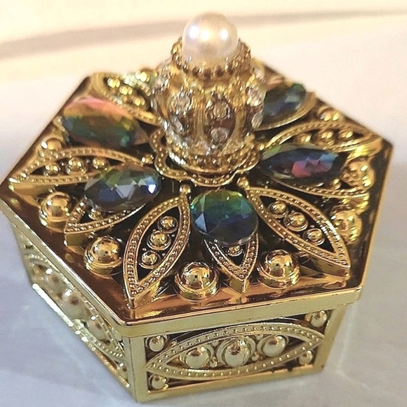 Hexagon Shape Storage Trinket Box Case w/ Crown Jewels - Picture 4 of 17